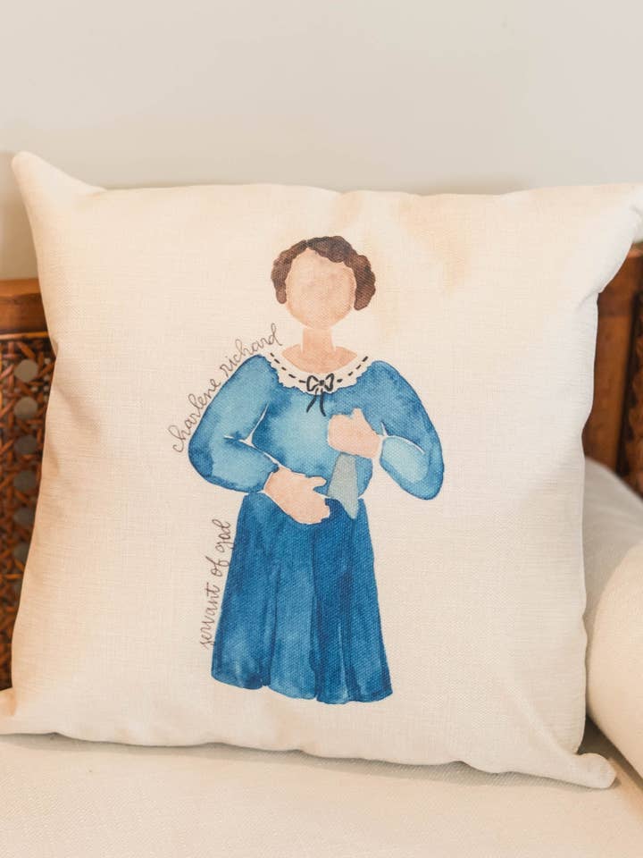 Sierva de Dios Charlene Richard Pillow para venta al por mayor de Emily S Pitre Art