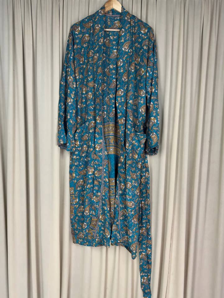 Bata Boho para Hombre Reciclada de Seda Sari Ropa de Estar Kimono Ropa de Playa para venta al por mayor de The Eastern Loom