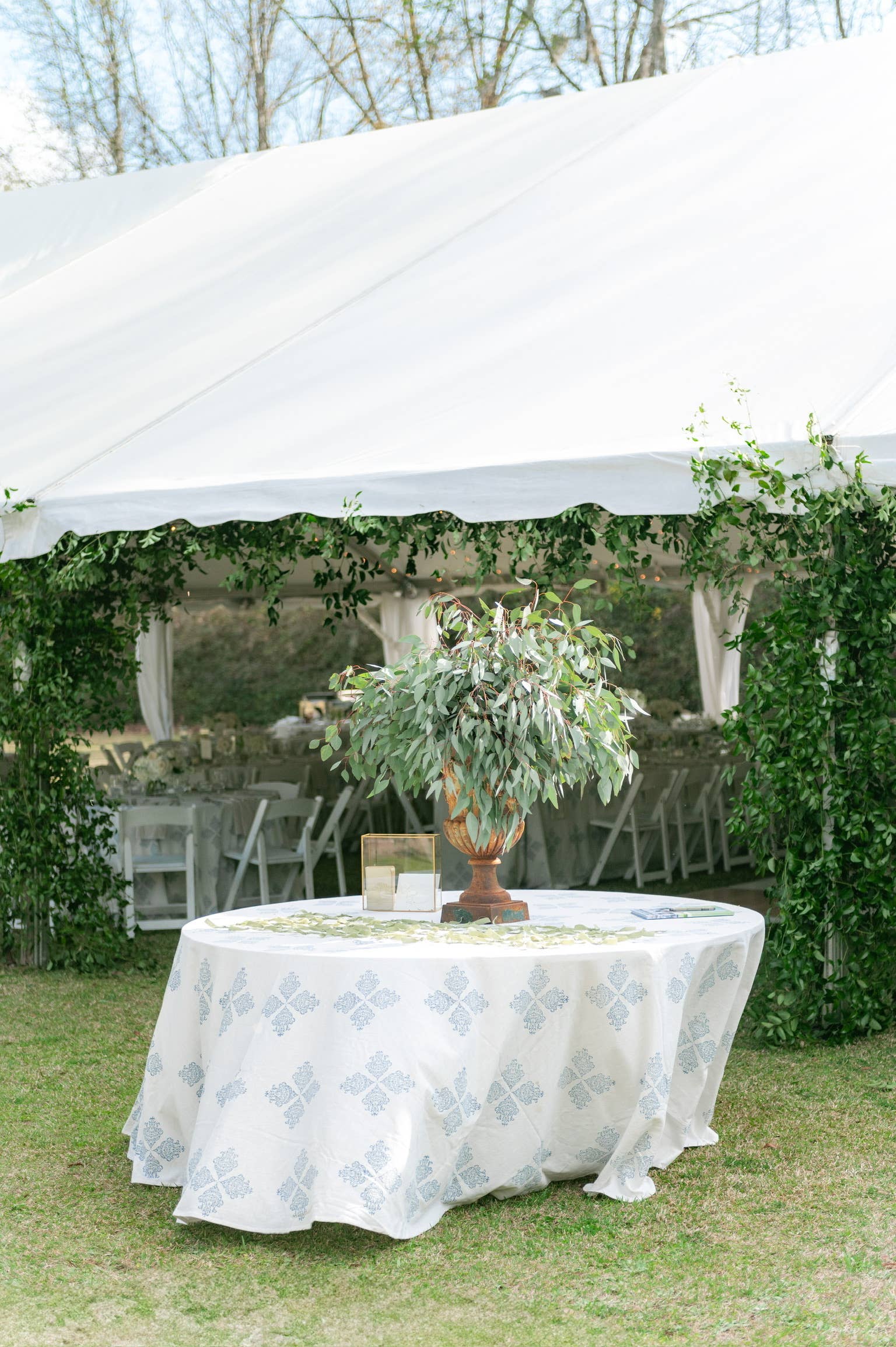 French Graffiti - Wholesale Tablecloth - Damask Hand Block Print Tablecloth1