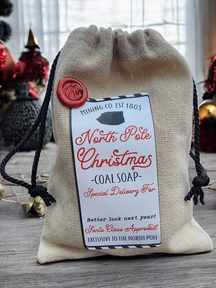 Sac de Charbon Liste des Vilains du Père Noël - Savon pour le Visage et le Corps - Chaussette de Charbon, Charbon de Noël, Cadeau d'Hiver, Savon de Charbon, Morceau de C pour la vente par Black Cauldron Soap Co.