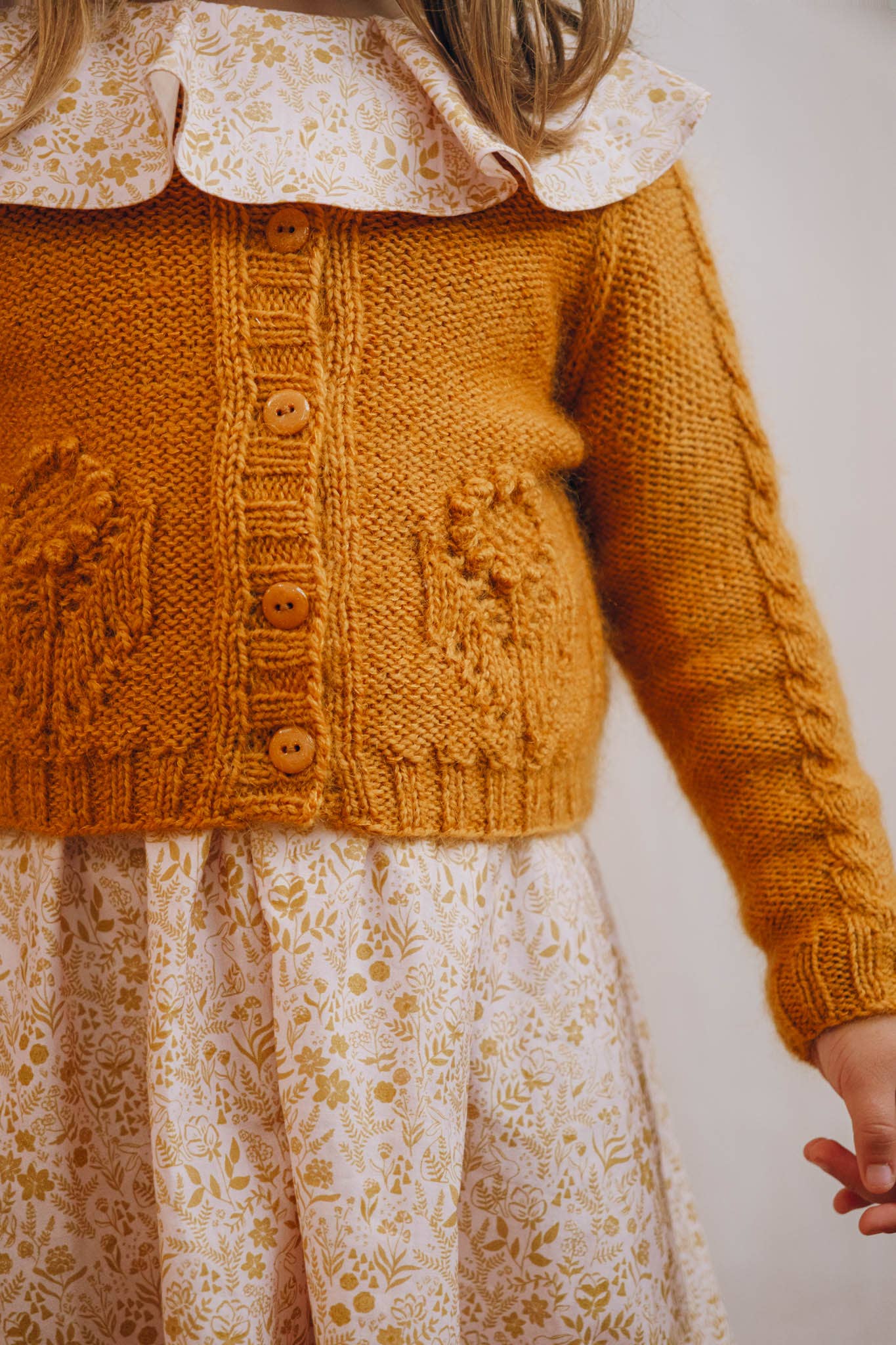 Lise Tailor - Wholesale Knitting/Crochet Supplies - Knitting Pattern - Child's Cardigan Flower2