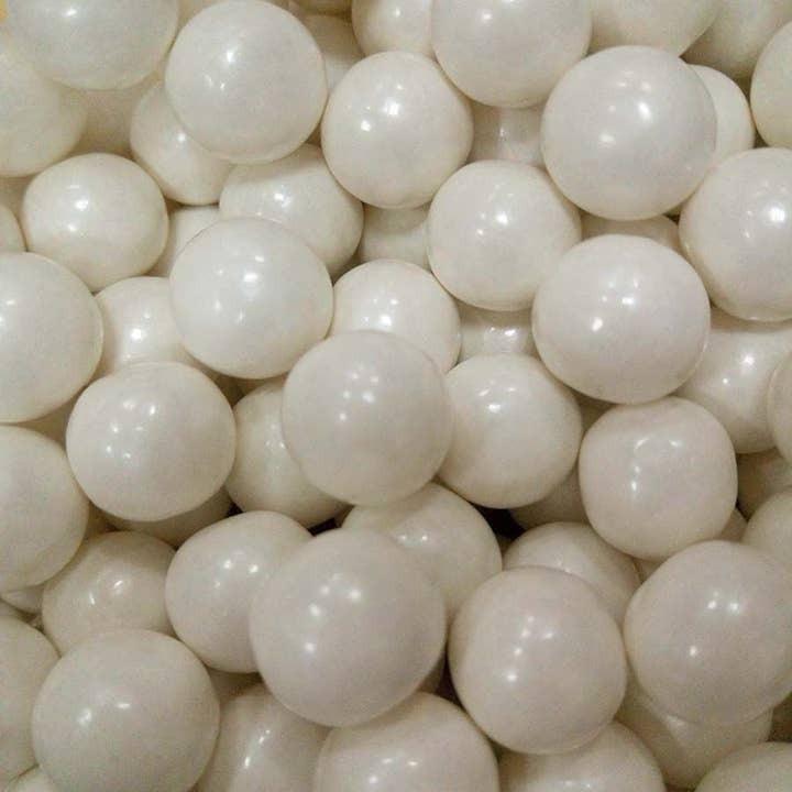 Long Island Candy Factory - Wholesale Chewing Gum - Alberts White Gumballs 1 Inch 2 Pound Bag
