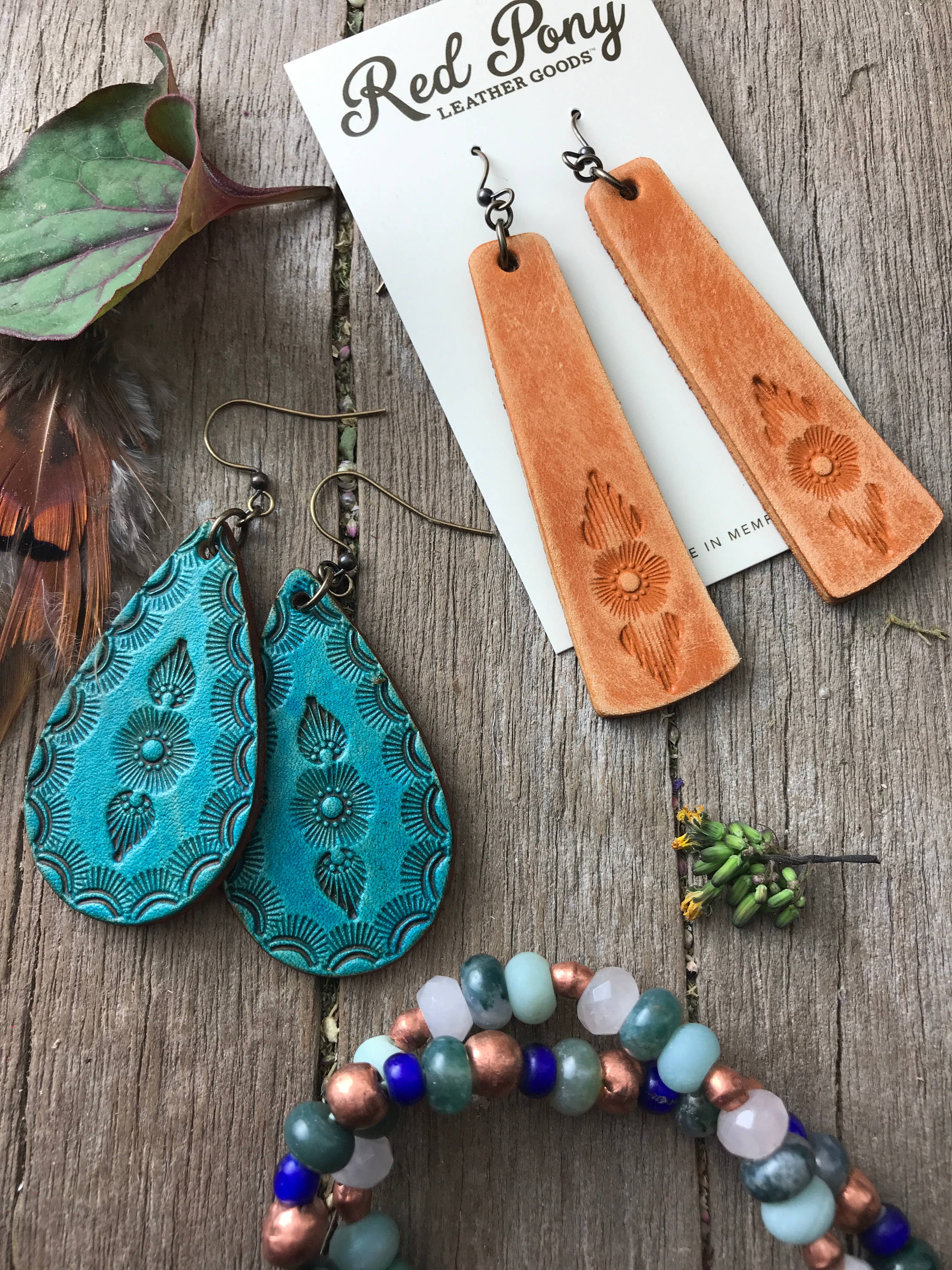 Red Pony Leather Goods – Brincos de argola por atacado – Brincos em Pele Floral Ocidental Tooled à mão3