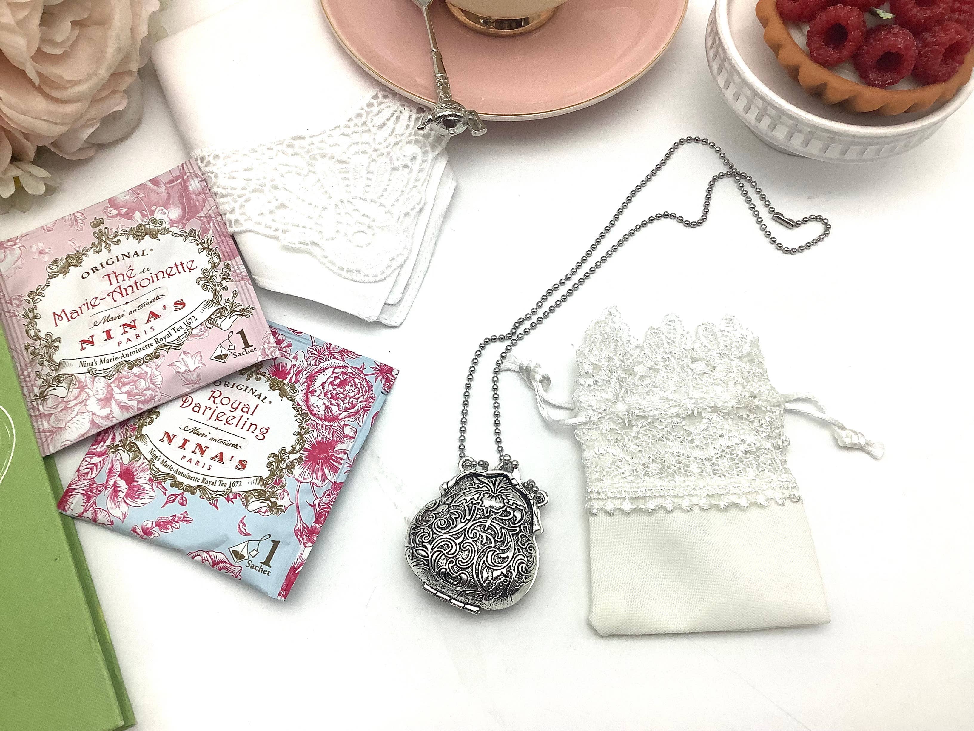 All Little Cute Things – wholesale Halsband med medaljong – Franskt viktorianskt silverhänge i form av handväska, tefestgåvor3