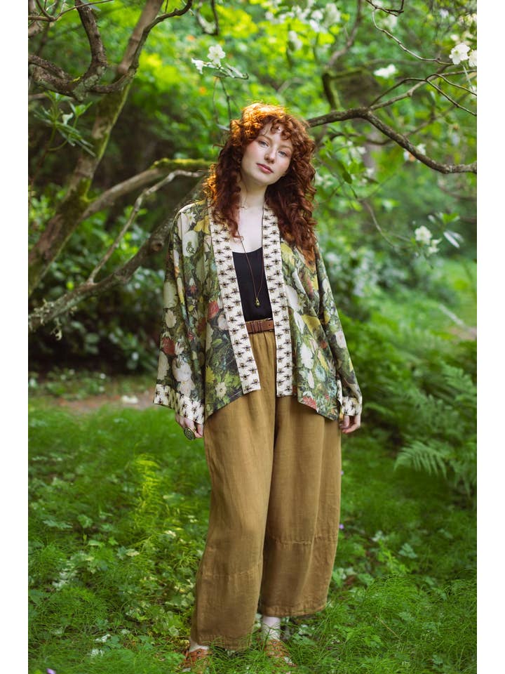 Market of Stars (USA) - Wholesale Kimono - Women's - I Dream In Flowers Pixie Duster Cropped Kimono w/ Bees9