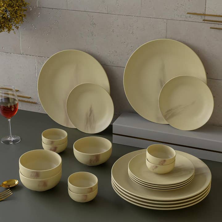 Service de table en céramique en marbre italien ivoire fait main, 21 pièces pour la vente par GoGlocal