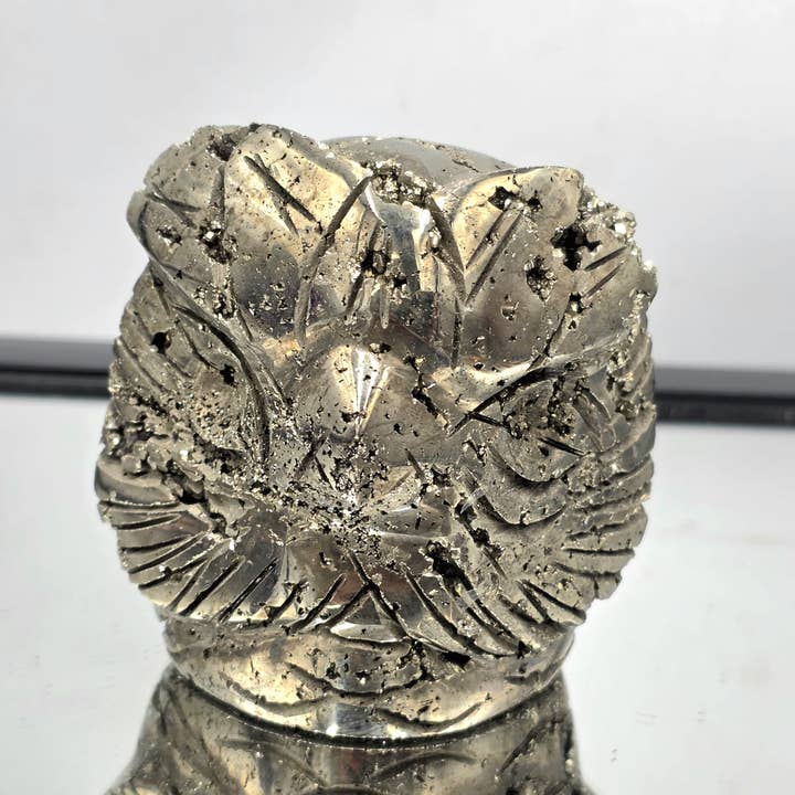 Sculpture de hibou en pyrite pour la vente par Distinction Crystals
