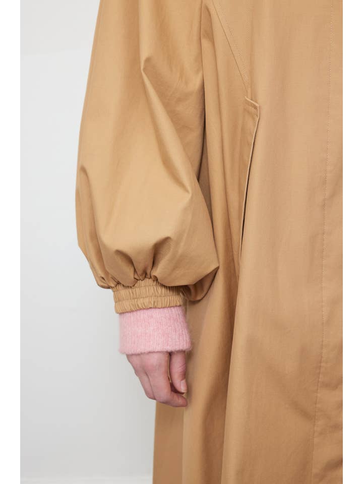 Sand Flekkpetrell mac coat for wholesale on Faire7