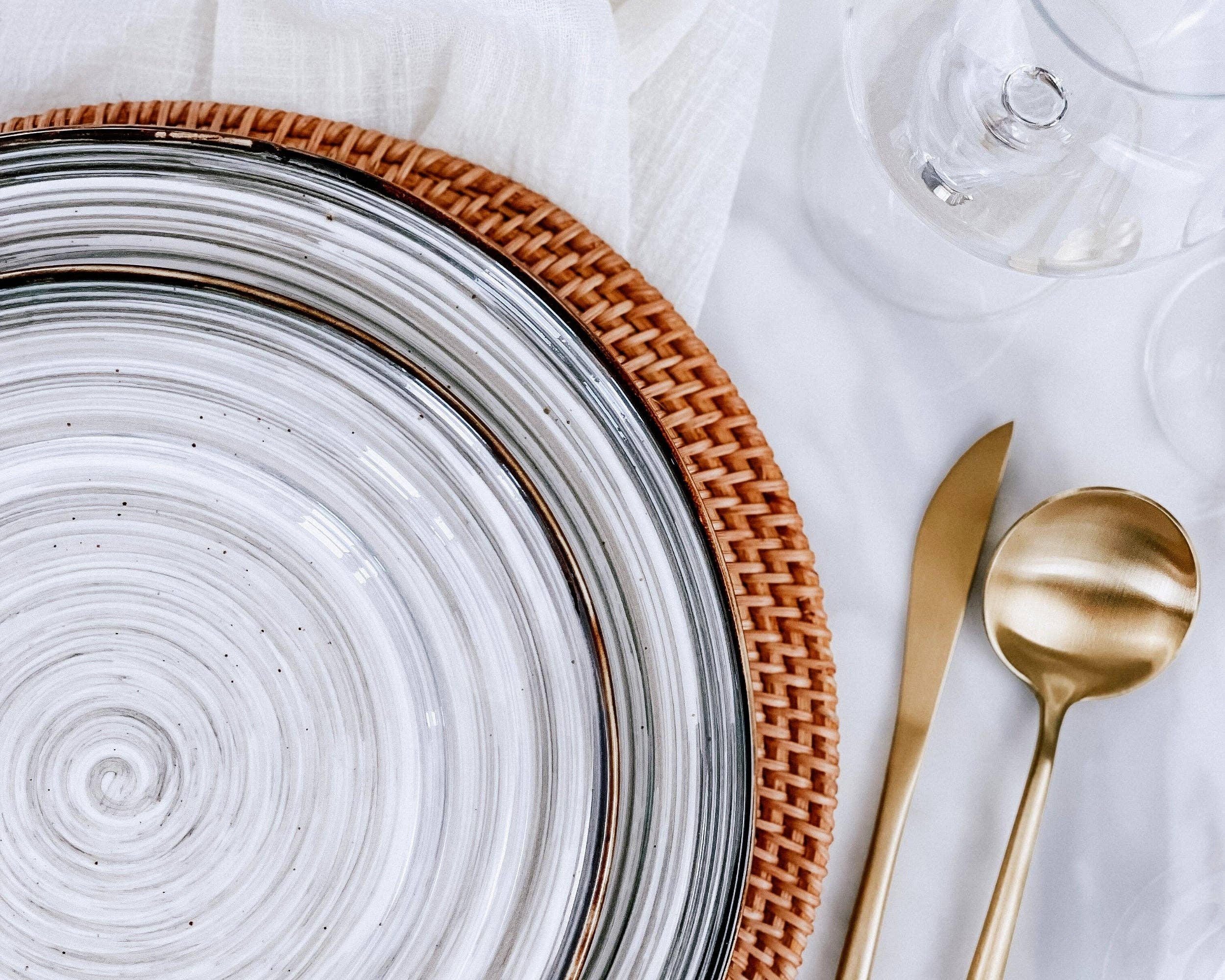 What a Host Home - Vente Sets de table - Ensemble de 4 sets de table ronds en rotin Hera2