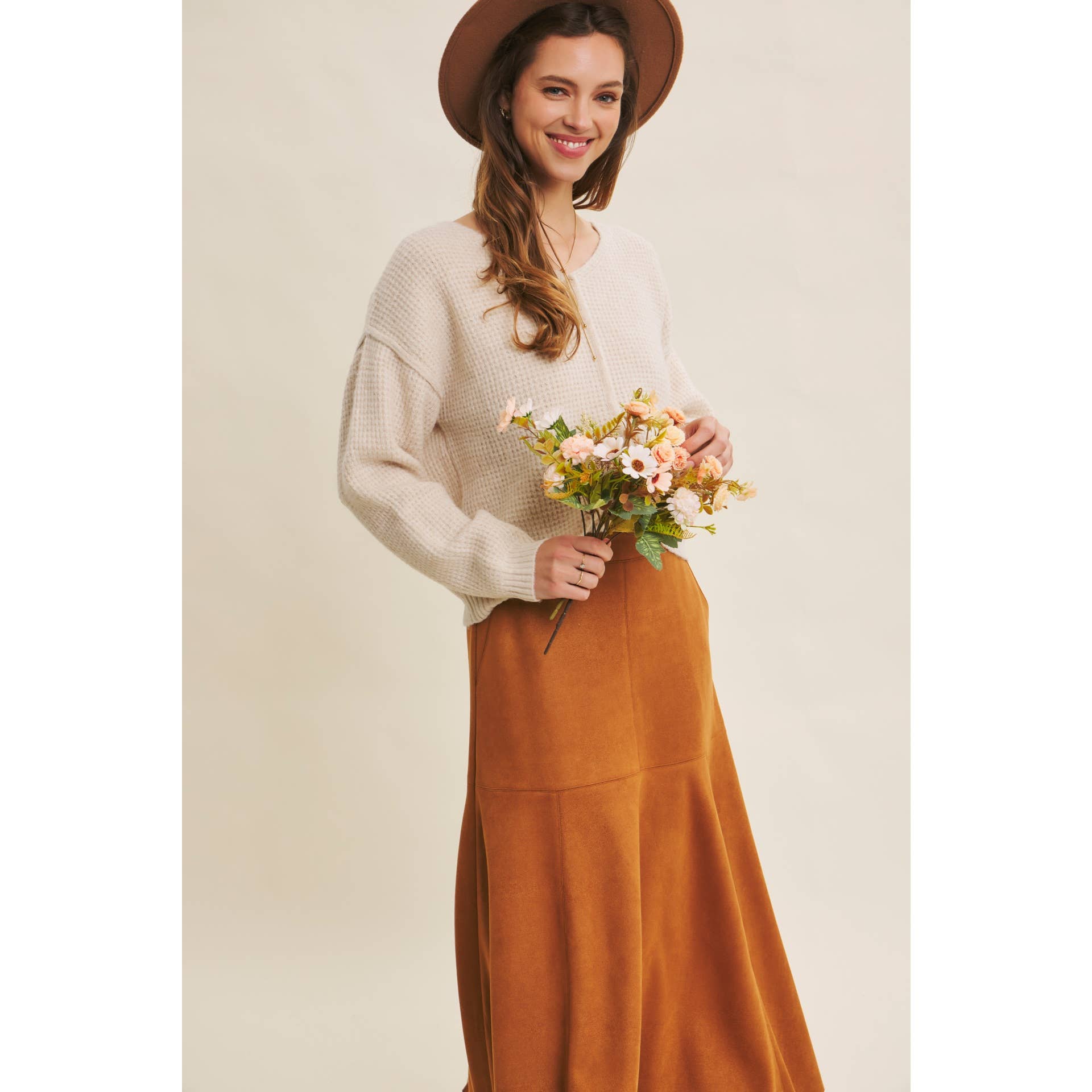 in february – wholesale Kjol - Dam – VEGANSK MOCKA PANELERAD A-LINJE MIDI-KJOL16