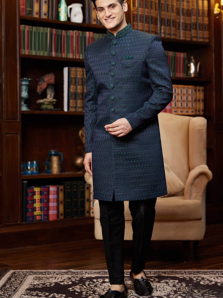 Sherwani tradicional indo occidental de seda jacquard verde azulado para hombre para boda - Kurta larga y traje de pantalón con trabajo de bordado para venta al por mayor de HATKE BRIDE
