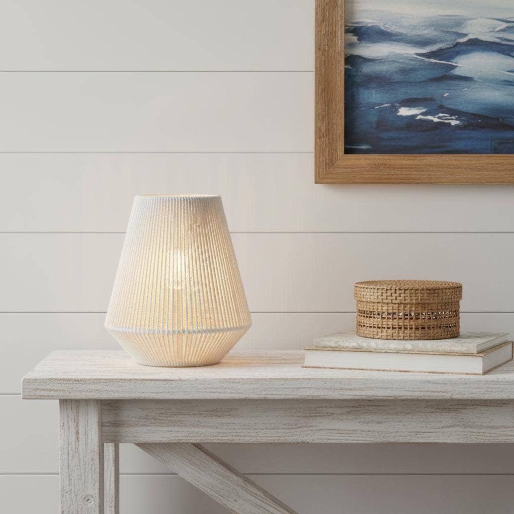 HomeRoots - Vente Lampes d'appoint/de bureau - Lampe de bureau à abat-jour géométrique beige de 7" à piles.1