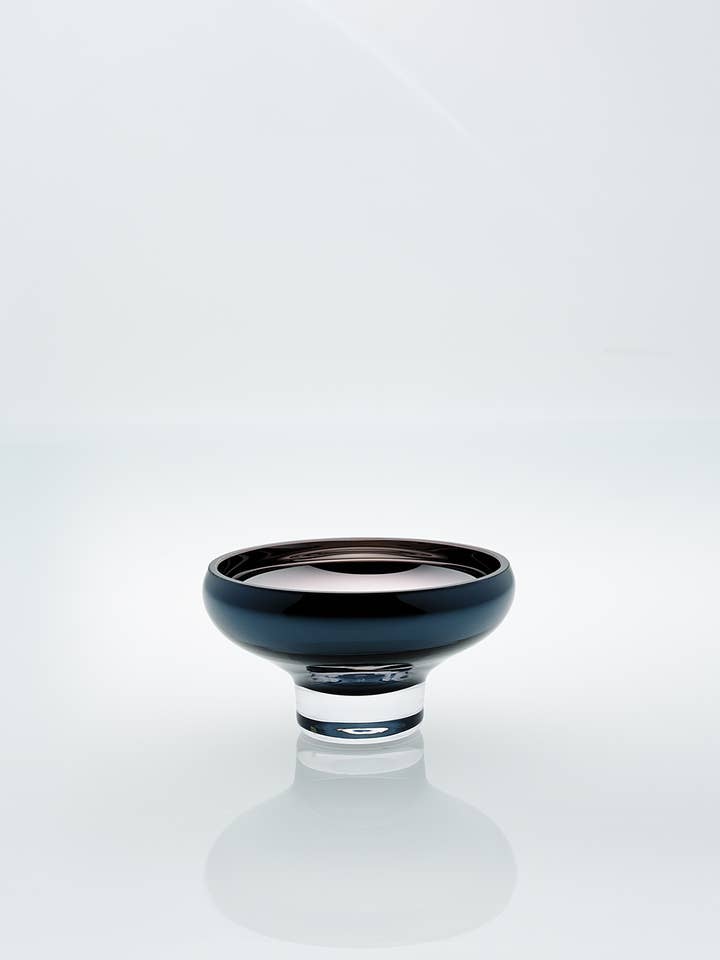 Bol décoratif mini en verre DECO, bleu marine uni pour la vente par Angel Glass Design SIA