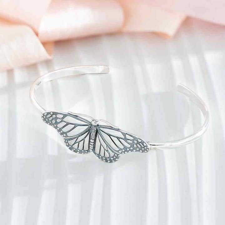 Bracelet manchette papillon monarque en argent sterling pour la vente par Nina Designs