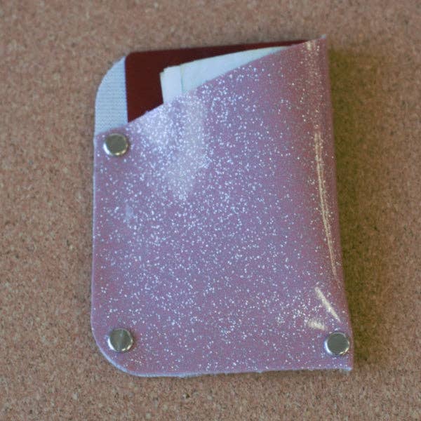 Porte-cartes Grab N Go en similicuir pailleté rose chewing-gum pour la vente par Lucky Cat