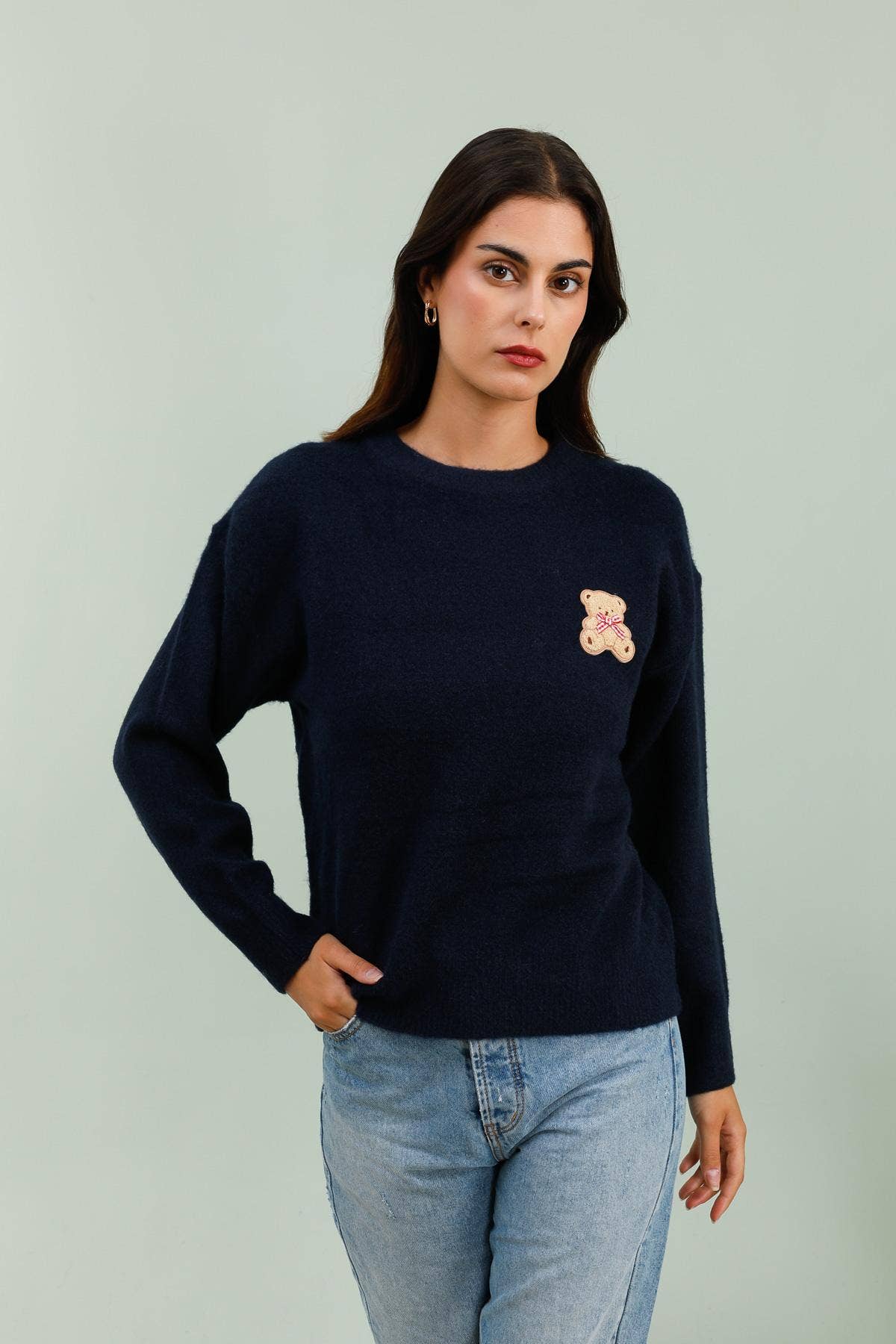 MOOYA – Großhandel Strickpullover – Damen – Einfarbiger Strickpullover mit Rundhalsausschnitt und Teddybär-Detail SCF0024