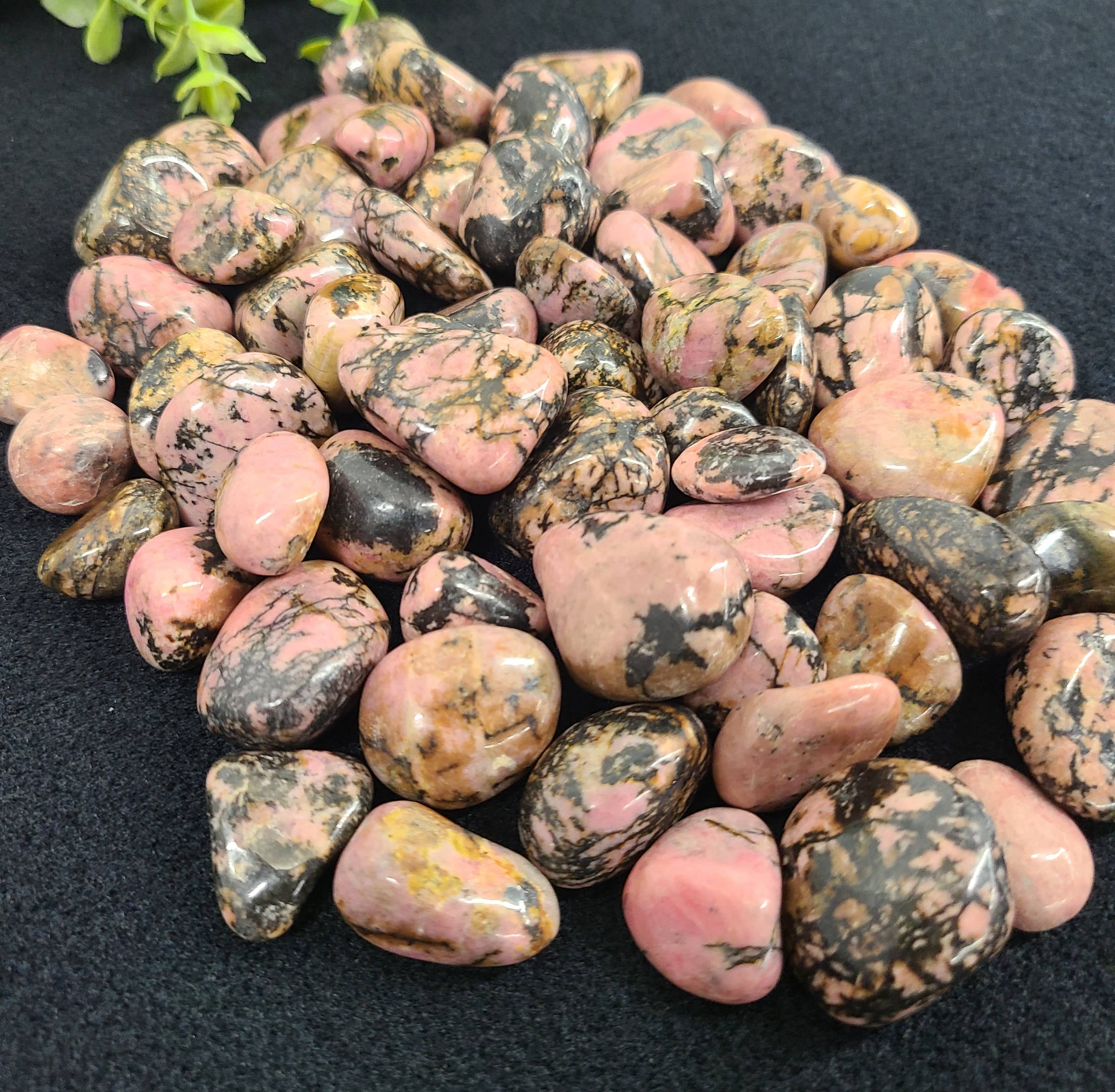 Meraki Gemstones – Pedra/cristal espiritual por atacado – Rodonita (1kg/2,2 lbs.) Pedras Retropetadas 20-25mm2