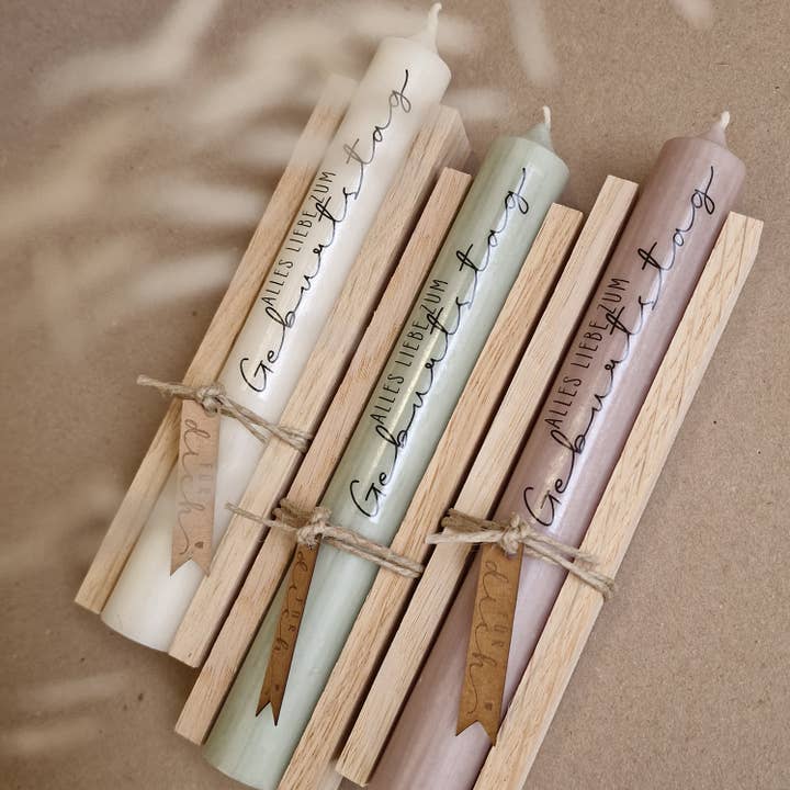 isaMi – Großhandel Konische Kerze/Kerzenhalter – "Alles Liebe zum Geburtstag" Kerze | Geschenk | Mitbringsel
