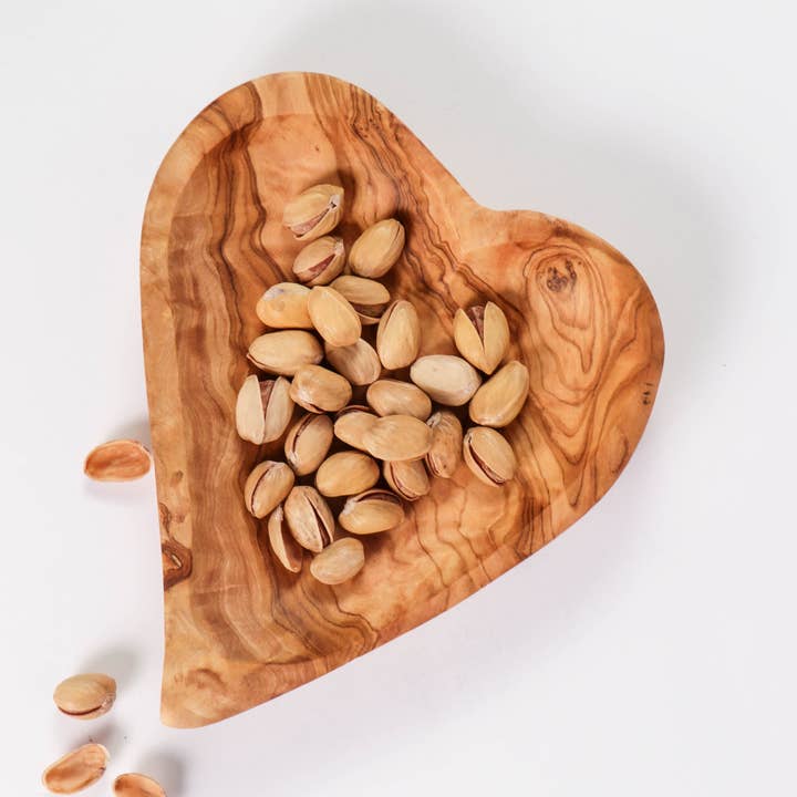 Plat en forme de cœur en bois d'olivier artisanal - Plateau de service alimentaire sûr pour la vente par Krafts GmbH Olive Wood