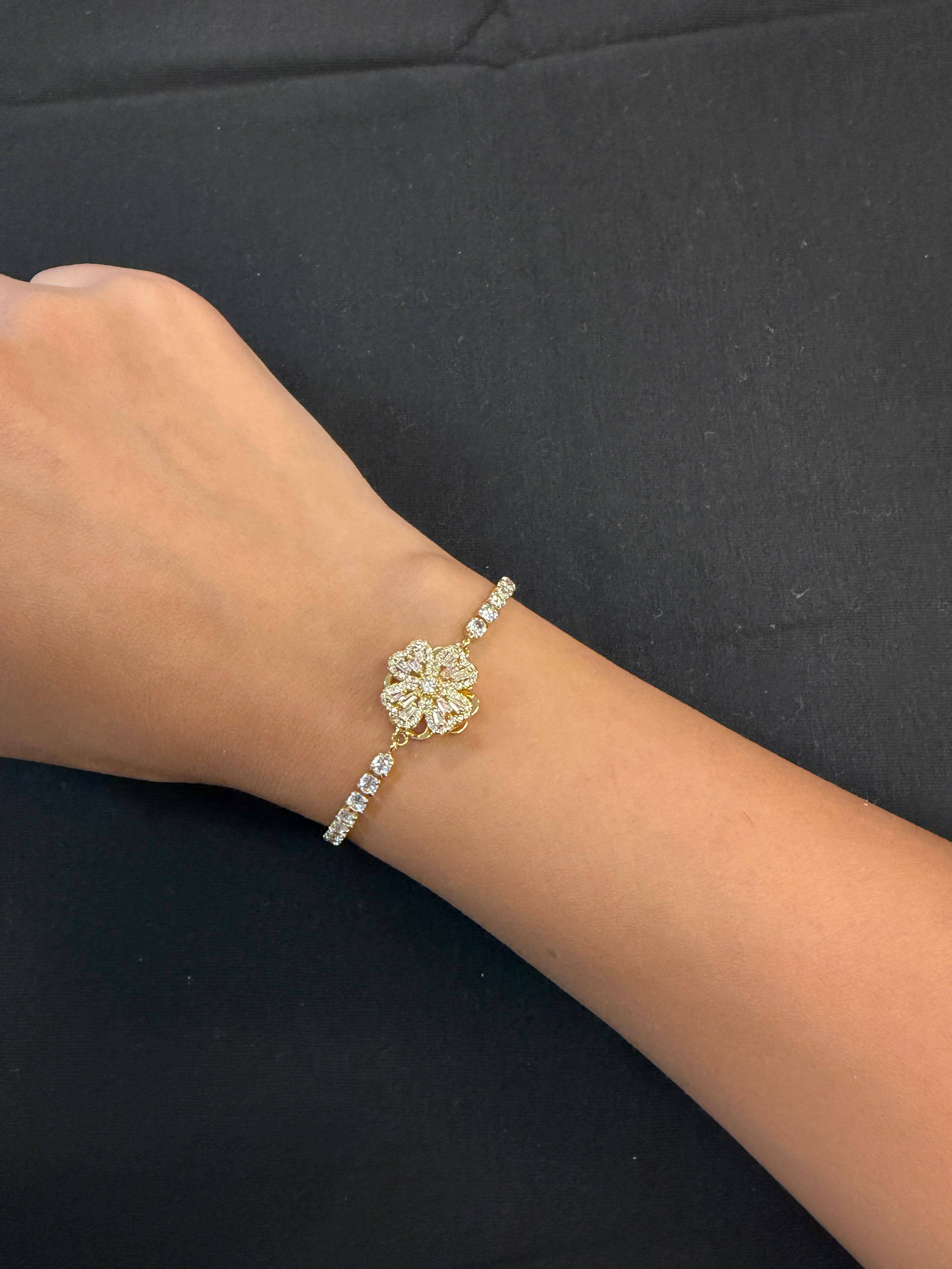 Loli – Großhandel Armband mit Charms/Anhängern – Drehender Spinner-Blumenarmreif – Kristall-Tennis2