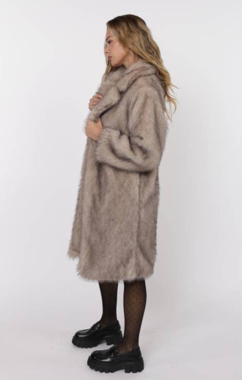 Sage The Label – Großhandel Mantel - Damen – Pixie-Spitzen-Veganer-Pelzmantel: BEIGE BRAUN7