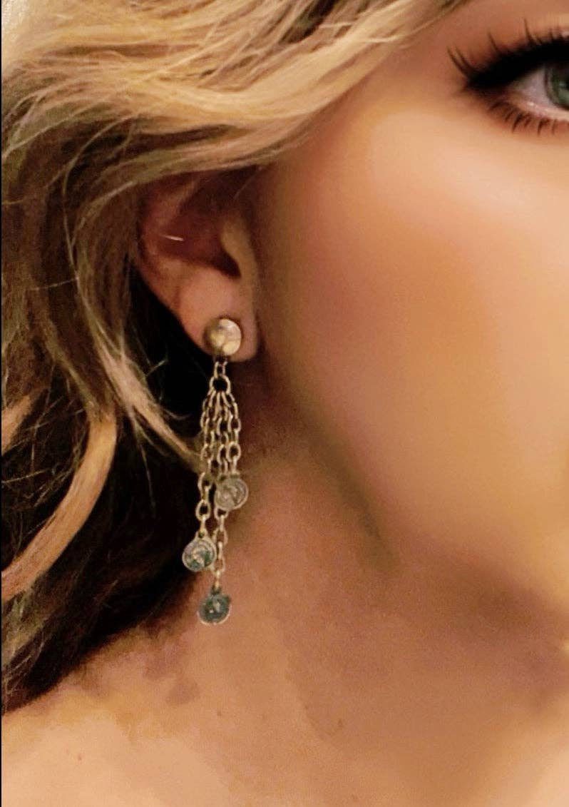 Gloria Mago – wholesale Hängande örhängen – Långt MonCas-hänge i guld1