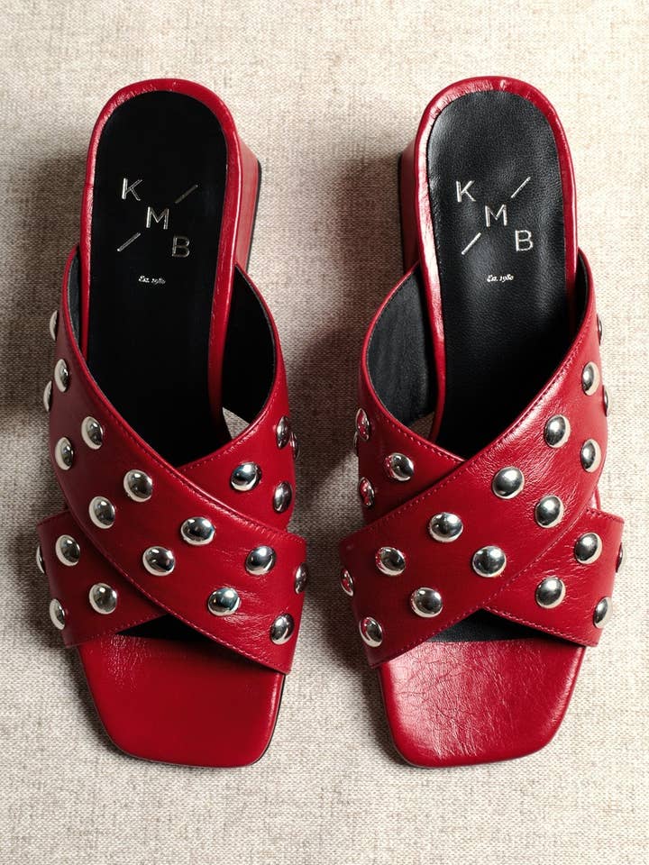 MOMMY STUDS RED – Nitat mule med klack för wholesale av KMB Shoes