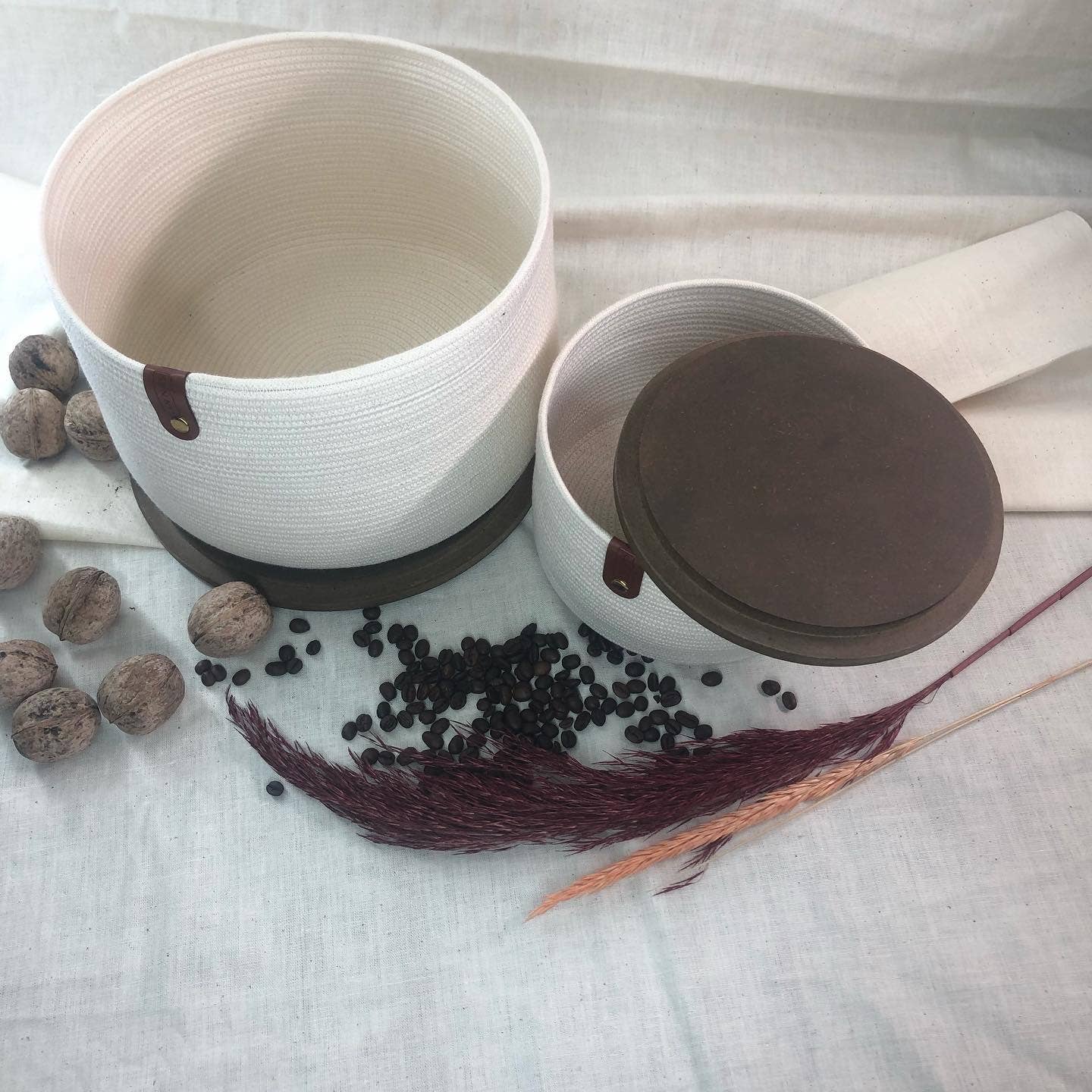 SannasDecor - Vente Paniers - Panier en corde, panier double blanc, couvercle en bois, panier fait main3