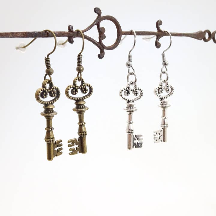 Accessory Alchemy - Wholesale Dangle Earrings - Skeleton Key Earrings | Lightweight Steampunk Keys