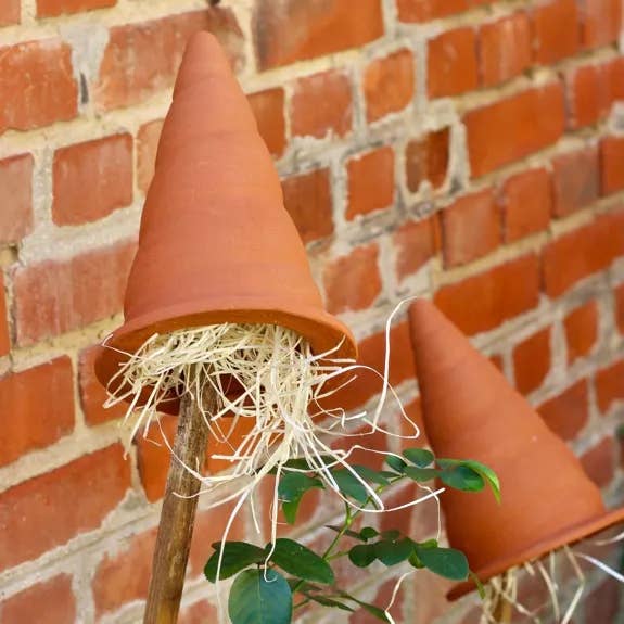 Nichoirs à Perce-Oreilles en Poterie pour la vente par Poterie lutton