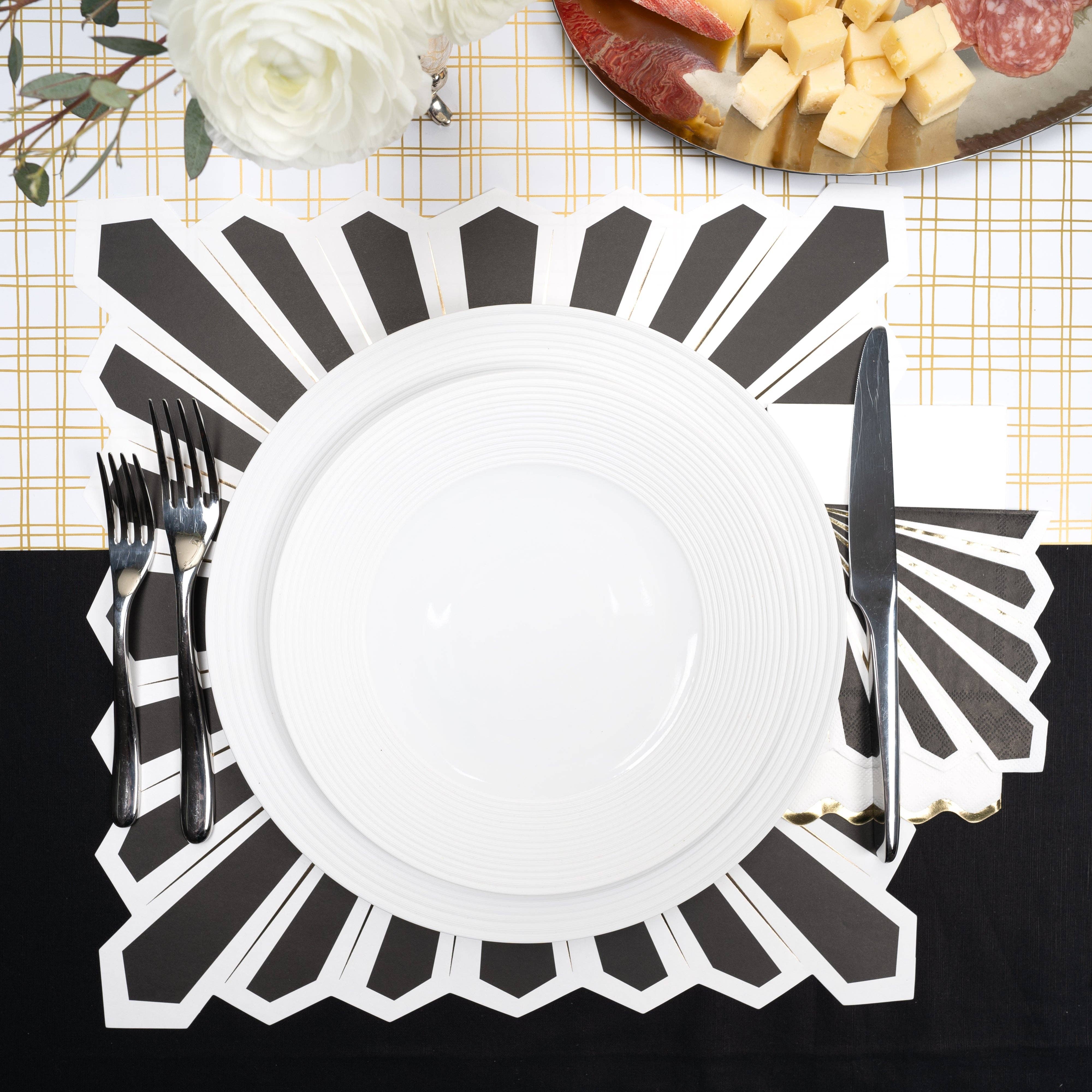 Gatherings by Curated Paperie - Venta al por mayor Mantelito desechable - MCL23-PL9- Mantel de Papel Chic de Celebración Negro con Foil Dorado4