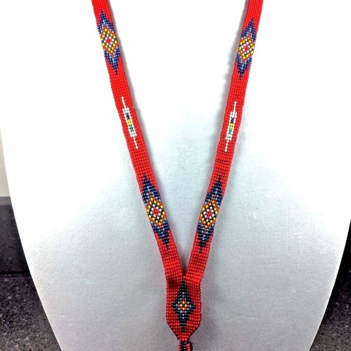 Porte-identité/lanière rouge bleu fait main d'inspiration indigène pour la vente par BEADS CORNER