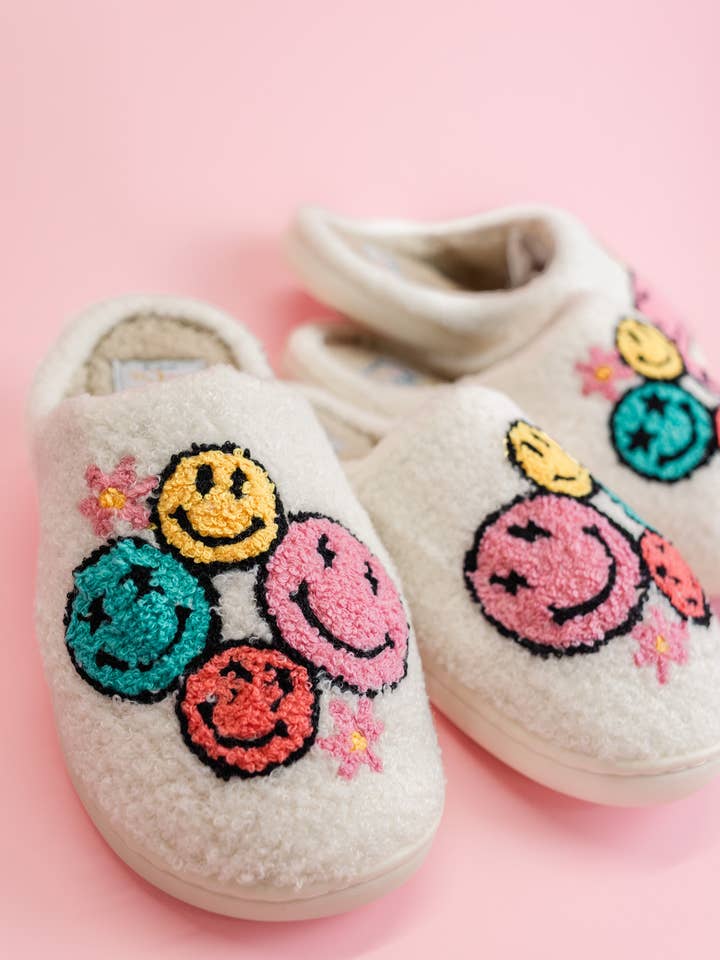 Pip & Co. – Engroshandel Slippers - Dame – Glade Vibes - Smiley Face Blomst Plyssetøfler