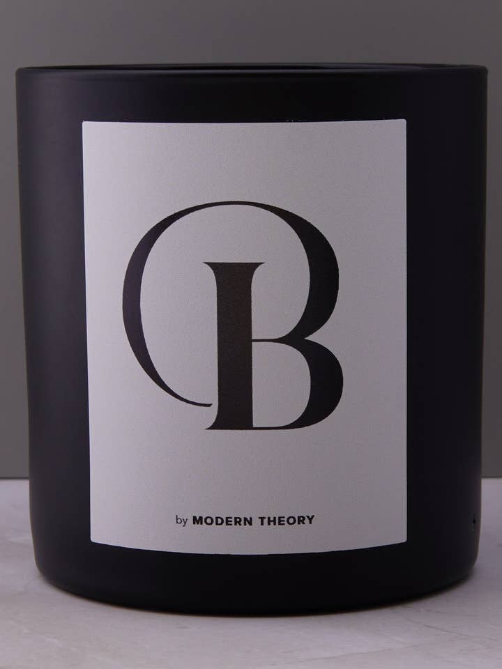 B - Bougie MONOGRAMME pour la vente par Modern Theory