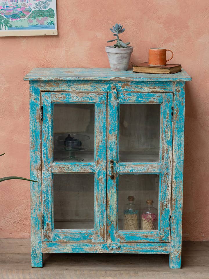 Armario vintage esmaltado con puertas de vidrio en turquesa para venta al por mayor de Namaste
