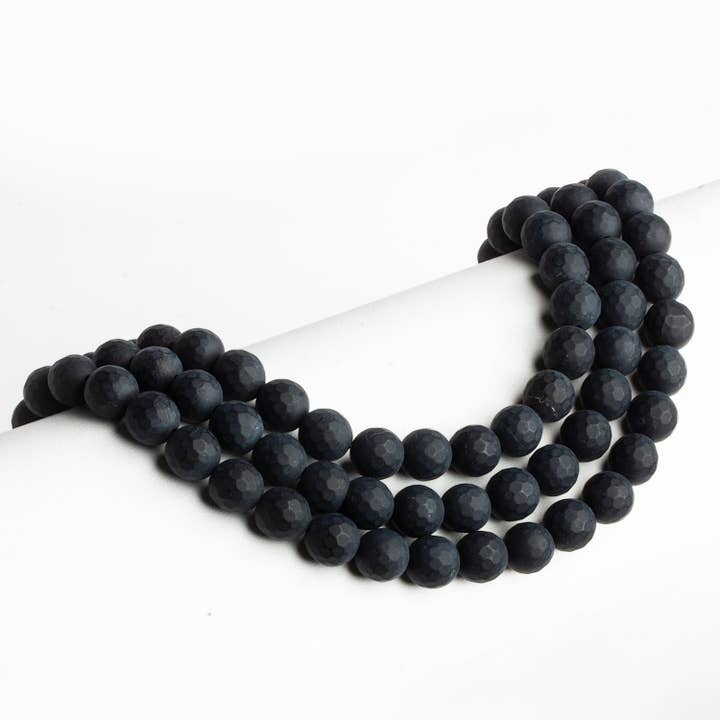 Rondes facettées en agate noire de 8 mm, 15 pouces, 47 perles pour la vente par The Bead Traders