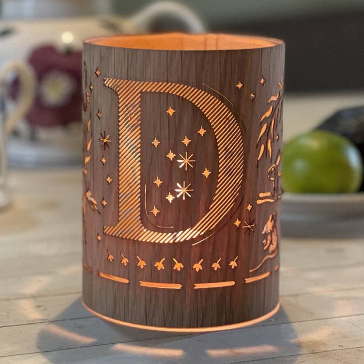 D - Monogram Bokstav D Ljuslykta för wholesale av LanternCozies