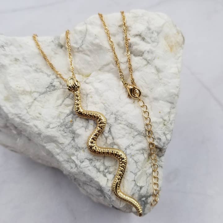 The Pretty Jewellery - Wholesale Pendant/charm necklace - Gold Snake Necklace