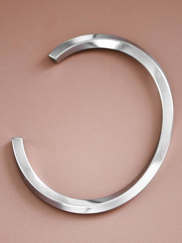 Anlaufbeständiger wasserdichter Edelstahlarmreif - 7206 für den Großhandel von Mia Accessories