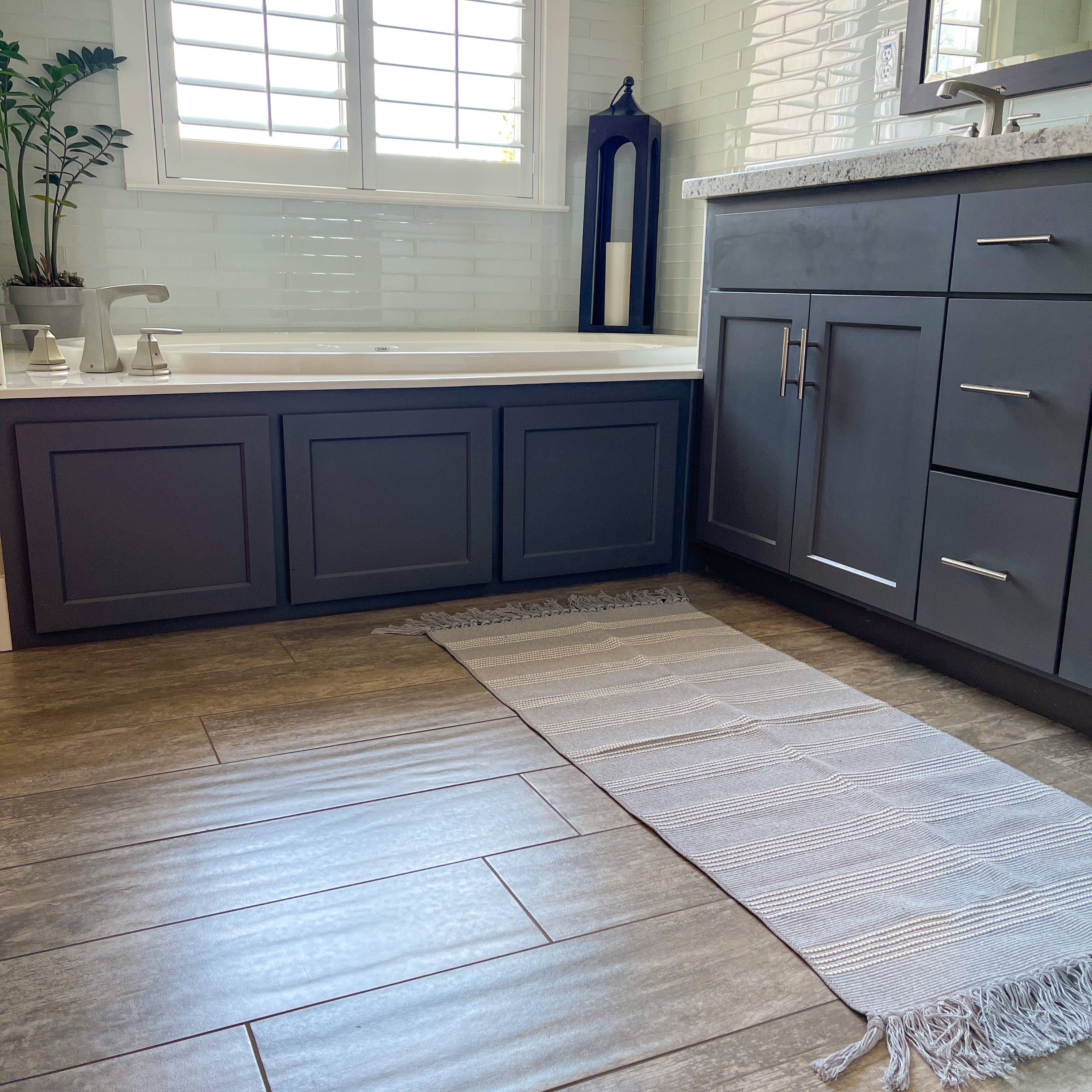 Vine & Nest - Wholesale Area Rug - Gray and White Striped Rug2