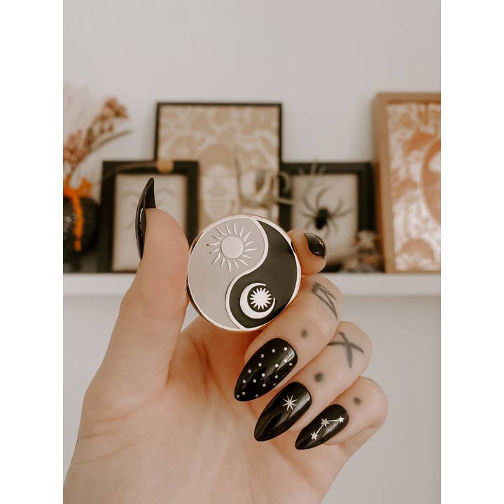 Betty Ratbag – wholesale Lapel pin/button – Sun & Moon Yin Yang Enamel Pin1
