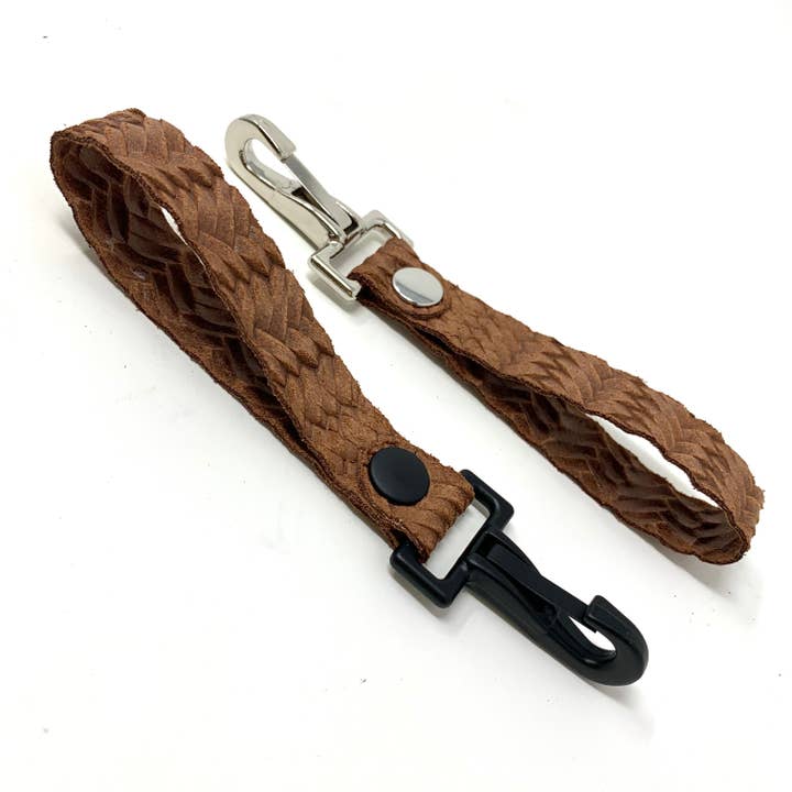 Portachiavi in pelle intrecciata cannella per la vendita all'ingrosso da parte di molliPOP Design