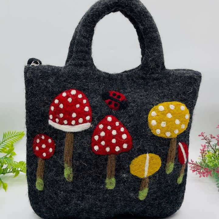 Merocoat – Großhandel Tragetasche – Damen – Handtaschen - Wollfilztaschen im Pilzdesign - Handgefertigt in Nepal
