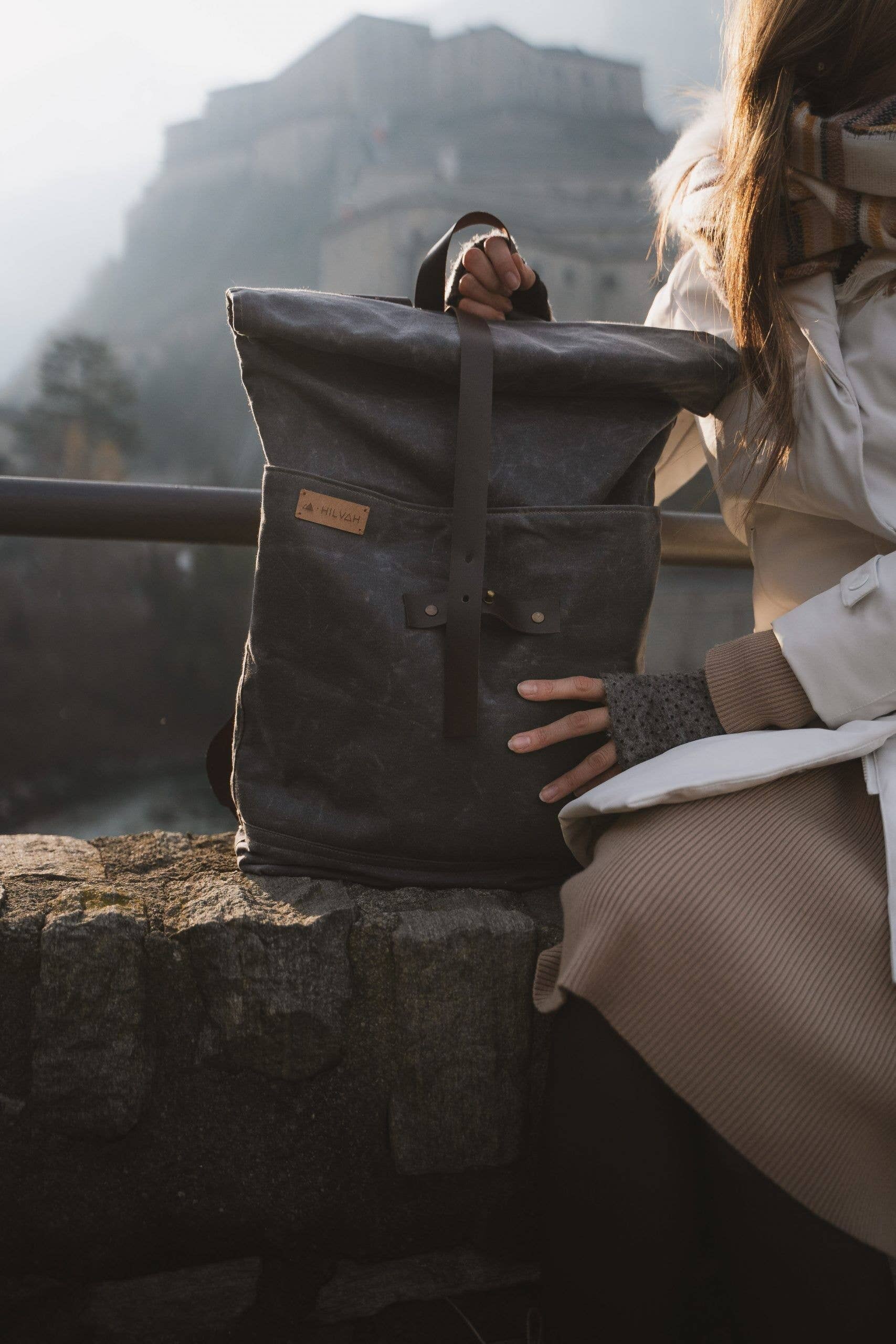 HILVAH - Venta al por mayor Mochila - Mujer - Mochila azul lona encerada y cuero3