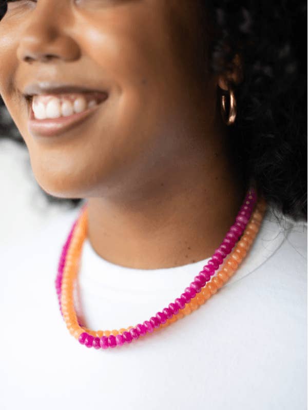 Le collier Laurens pour la vente par The Tiny Tassel