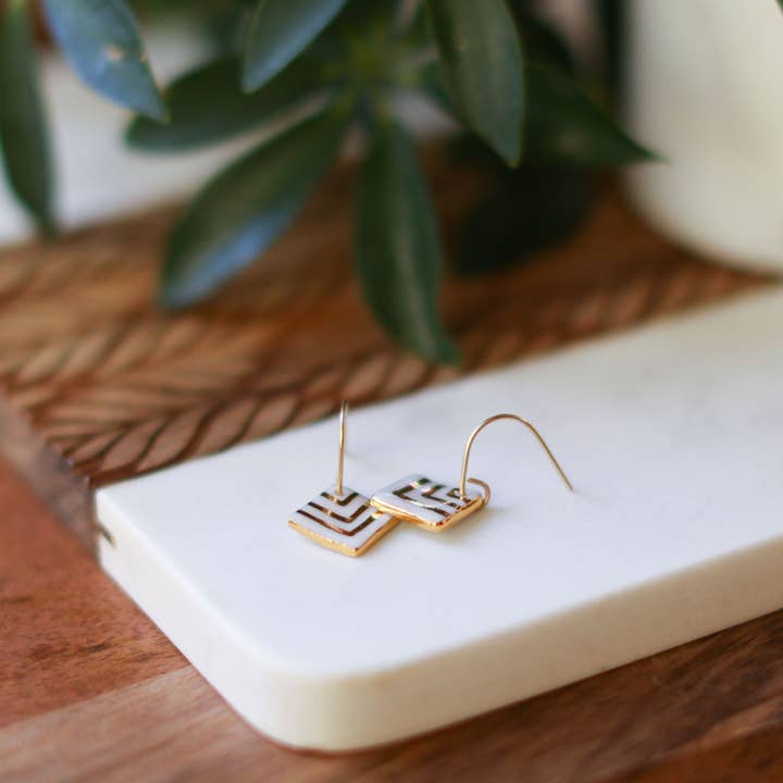 quadratische Chevron-Ohrringe für den Großhandel von Remnant Studios