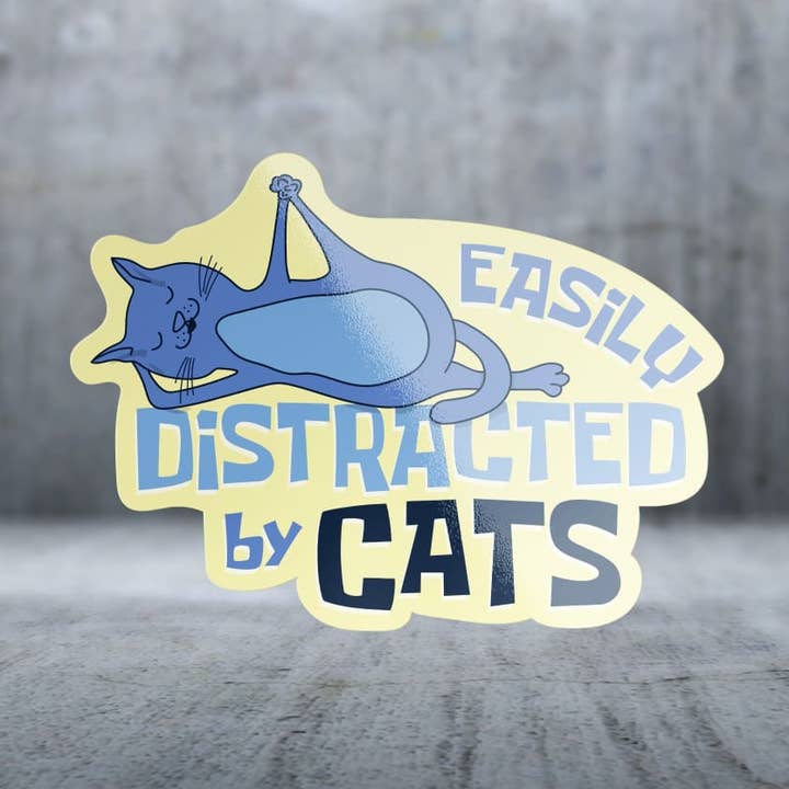 Lättdistraherad av katter - Klistermärke för wholesale av Two Feet Treats