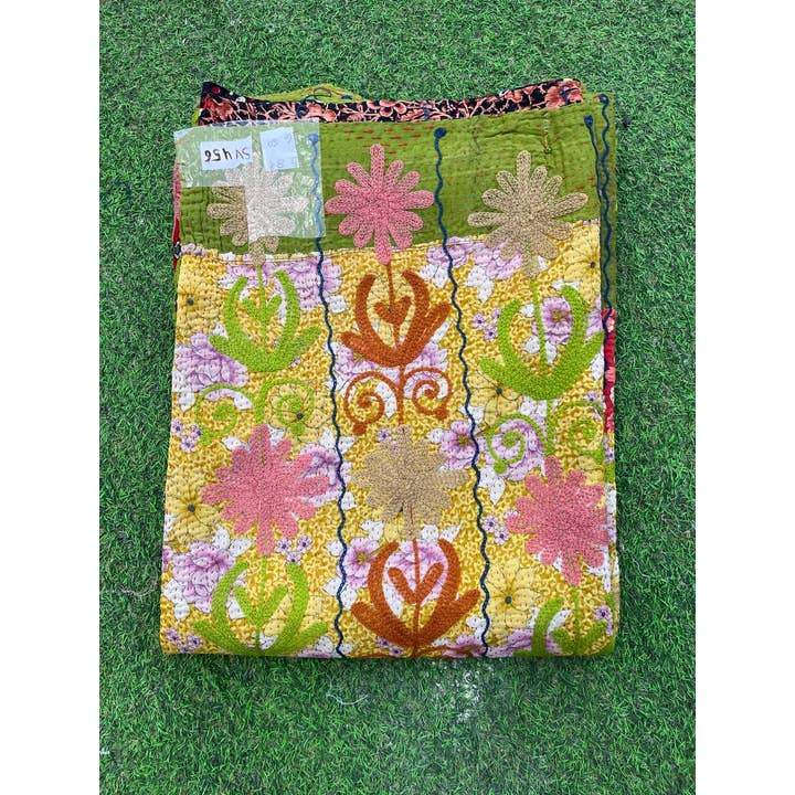Bhawana Handicrafts - Wholesale Quilt - Stunning Vintage Suzani Kantha Quilt Embroidery Cotton Quilt