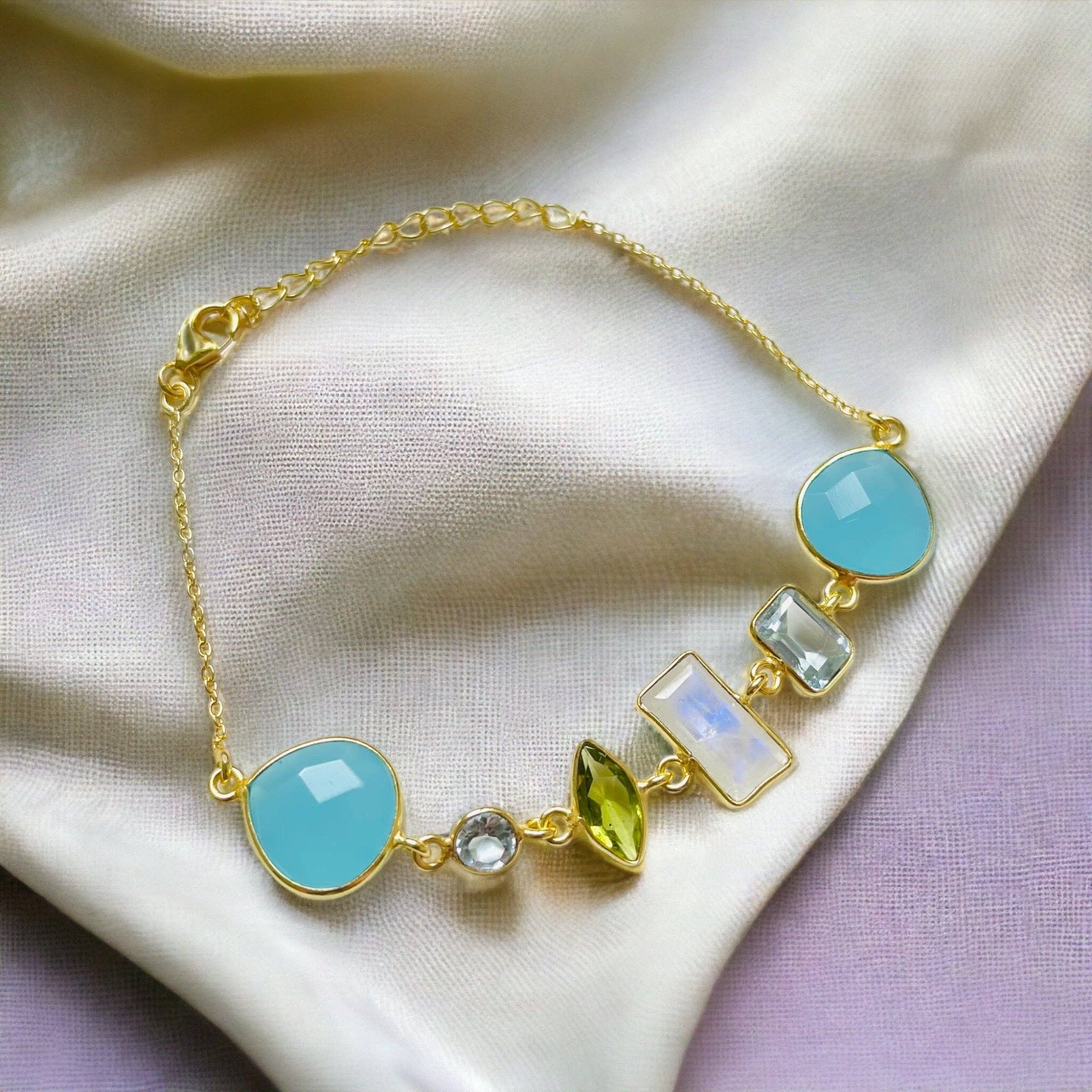 MadamLili - Vente Bracelets à breloques/pendentifs - Bracelet multi-pierres précieuses plaqué or 925 avec péridot, aigue-marine, calcédoine et pierre de lune6
