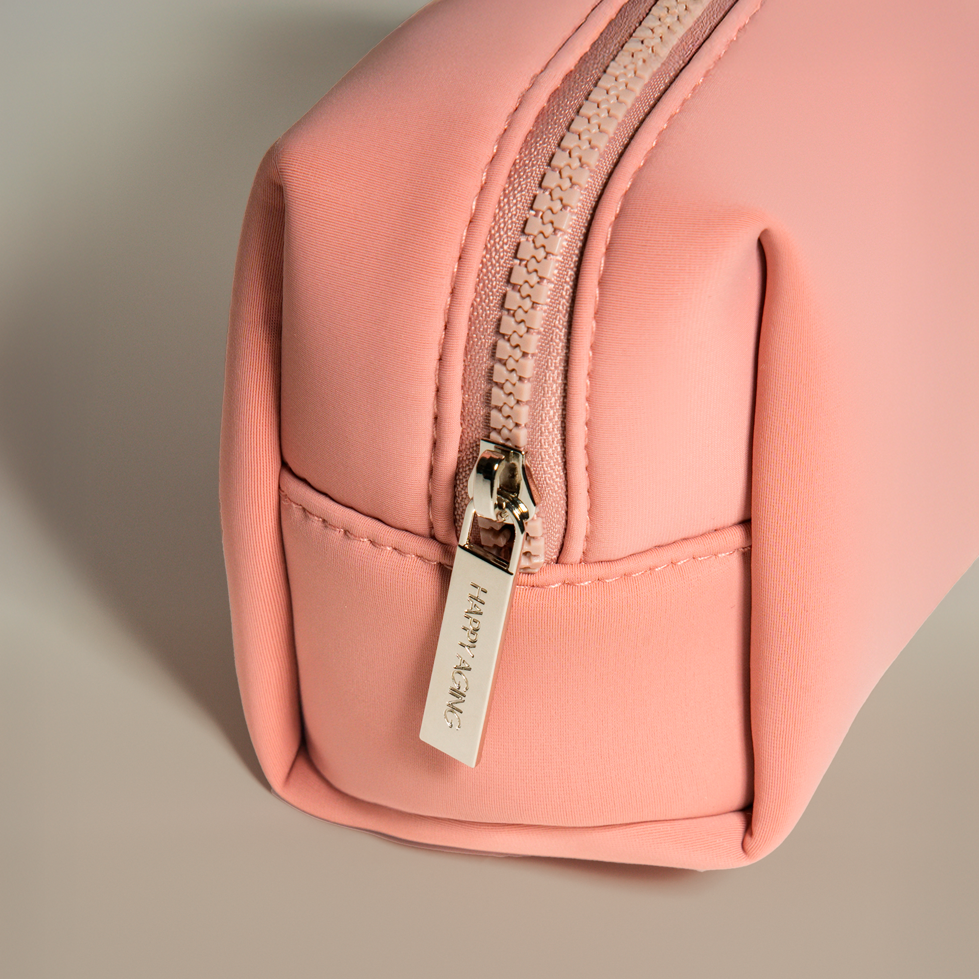 Happy Aging – wholesale Make-up/cosmetic bag – Shot Travel Bag1